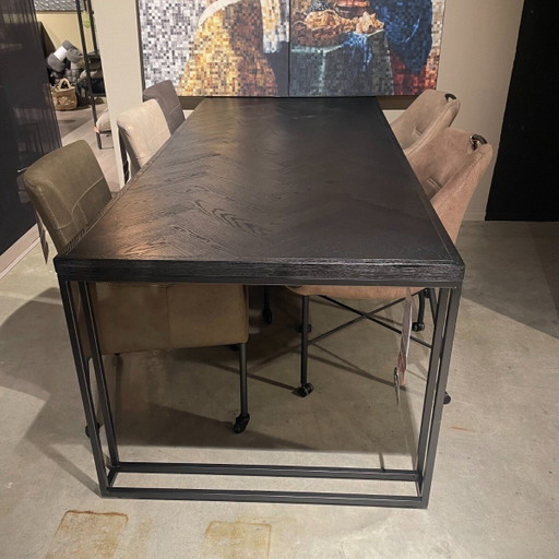 Placage chêne Vinito à motif à chevrons noirs – Pronto Wonen, eettafels