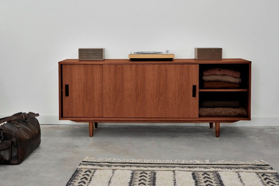 Image 1 of Schuifdeurkast gebeitst teakhout T-S06