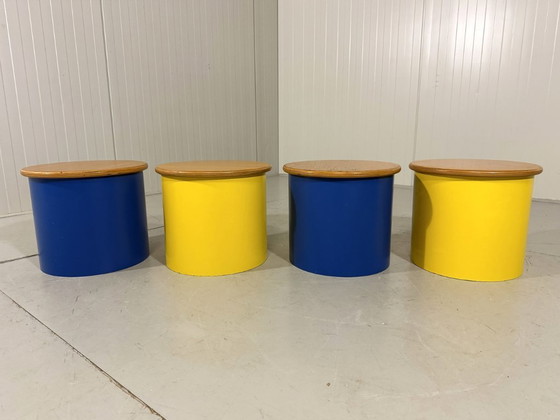 Image 1 of Tables d'appoint et tabourets colorés des années 1980