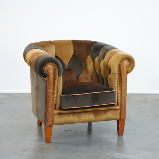 In zeer goede staat verkerende unieke stoffen patchwork chesterfield clubfauteuil in Engelse stijl