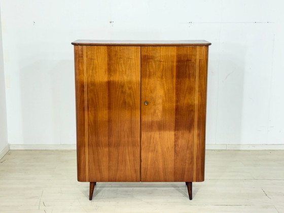 Image 1 of Linnenkast uit het midden van de vorige eeuw, houten kast, kledingkast, vintage