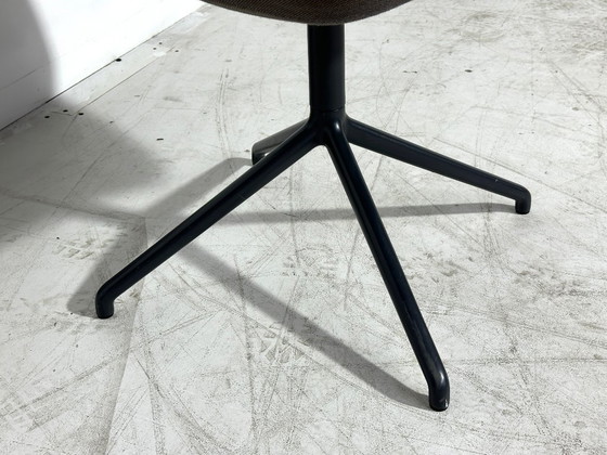 Muuto Fiber Armchair Taupe - Swivel Onderstel Zwart – Fauteuils, Textile (photo 7 of 8)