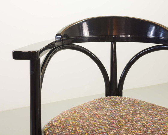 Juego de 4 sillas de comedor triangulares Thonet de diseño de mediados de siglo (modelo 87) lacadas en (photo 12 of 24)