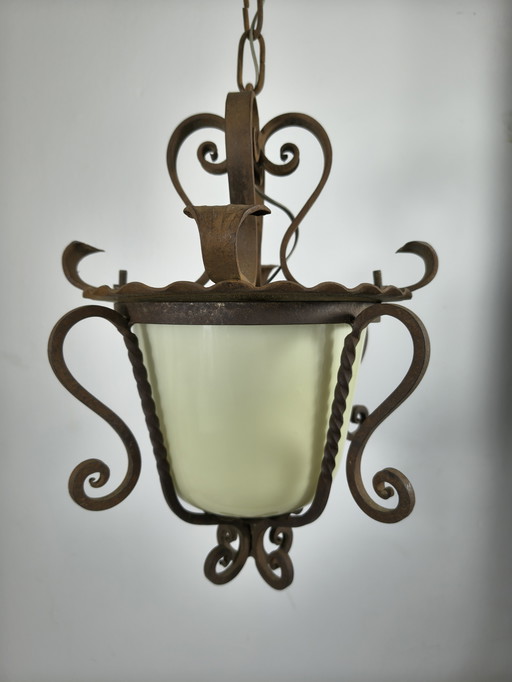Lampada a sospensione antica in ferro battuto con vetro opalino - lanterna da ingresso - vintage