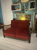 Vintage 2 zitsbank van Artifort met rood velours