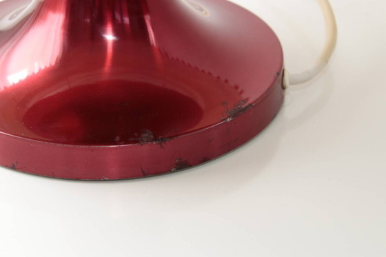 Image 1 of Vintage table lamp with fabric shade and red metal base – Retro design