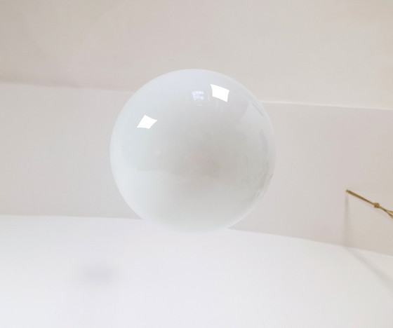 Image 1 of Lampe pendante vintage Globe Opaline, plafonnier de style Bauhaus