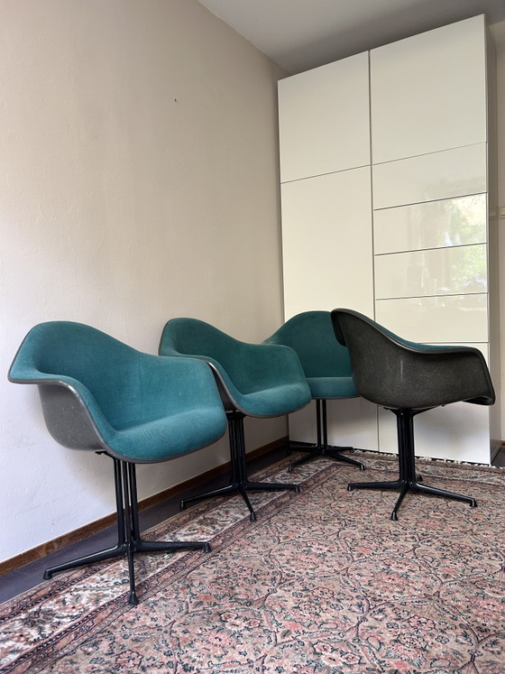 4 Originele Charles & Ray Eames Fiberglass fauteuils van Herman Miller (+/- 1970) – Kuipstoelen (photo 3 of 5)