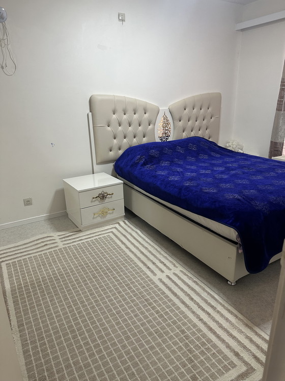 Image 1 of Complete slaapkamer voor te koop volledig met gordijnen en tapijt. € 500.