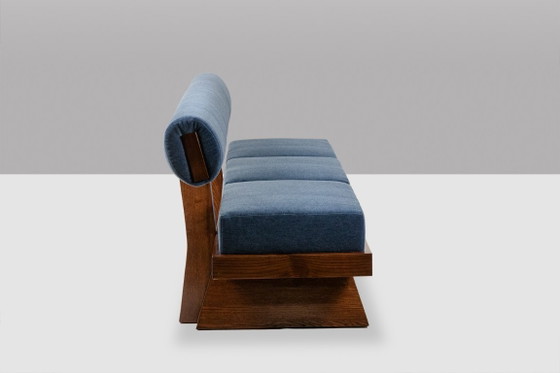 Image 1 of Banquette 3 places en frêne clair et velours de mohair bleu. Contemporain