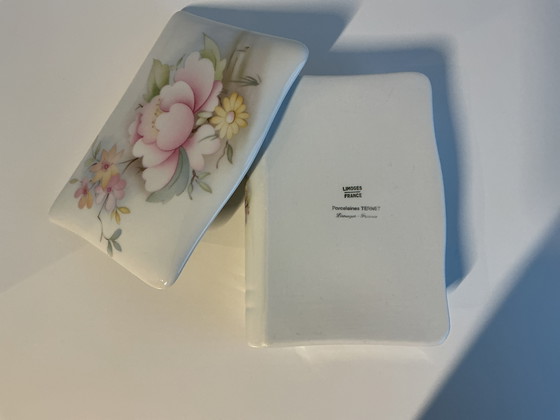 Image 1 of Joyero antiguo de porcelana con tapa.