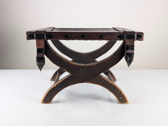 Image 1 of Sgabello curule coloniale spagnolo in pelle e ferro battuto, Messico, anni '40