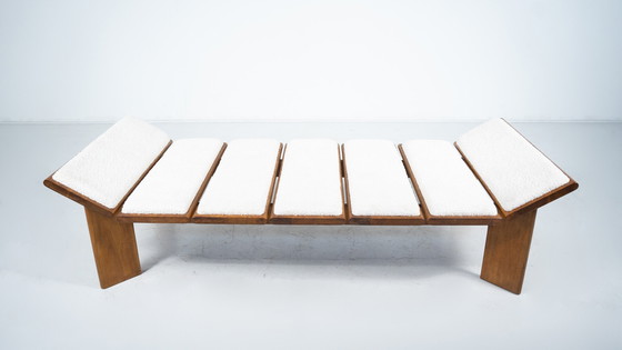 Image 1 of Eigentijds Italiaans daybed, witte boucle stof en hout