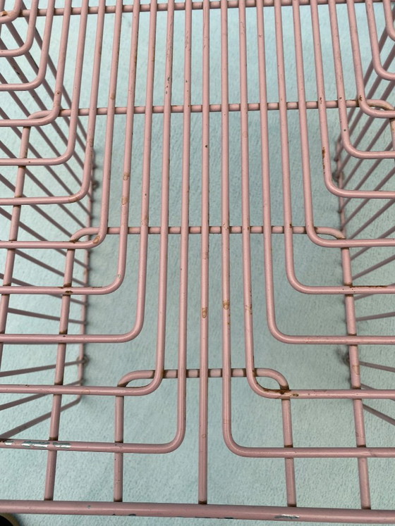 Image 1 of Silla de alambre rosa Max Sauze