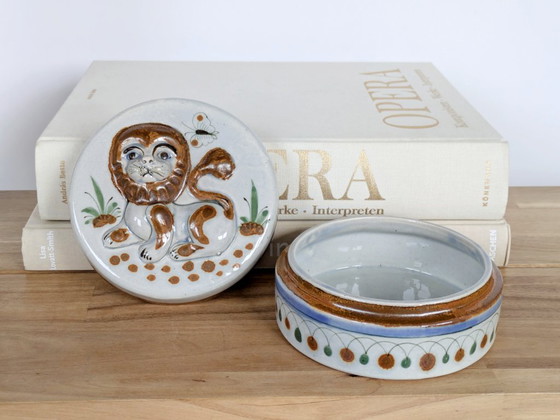 Image 1 of Keramische doos met deksel in Tonala-stijl uit de jaren 70: speels, gesigneerd aardewerk in volkskunststijl.