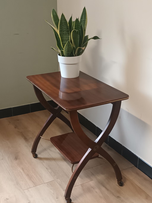 Mesa auxiliar vintage con ruedas