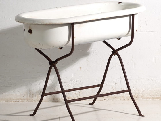 Antique bathtub in enamelled iron – Central Europe, circa 1950 #9 – Decorative Objects, Industrieel (photo 2 of 40)