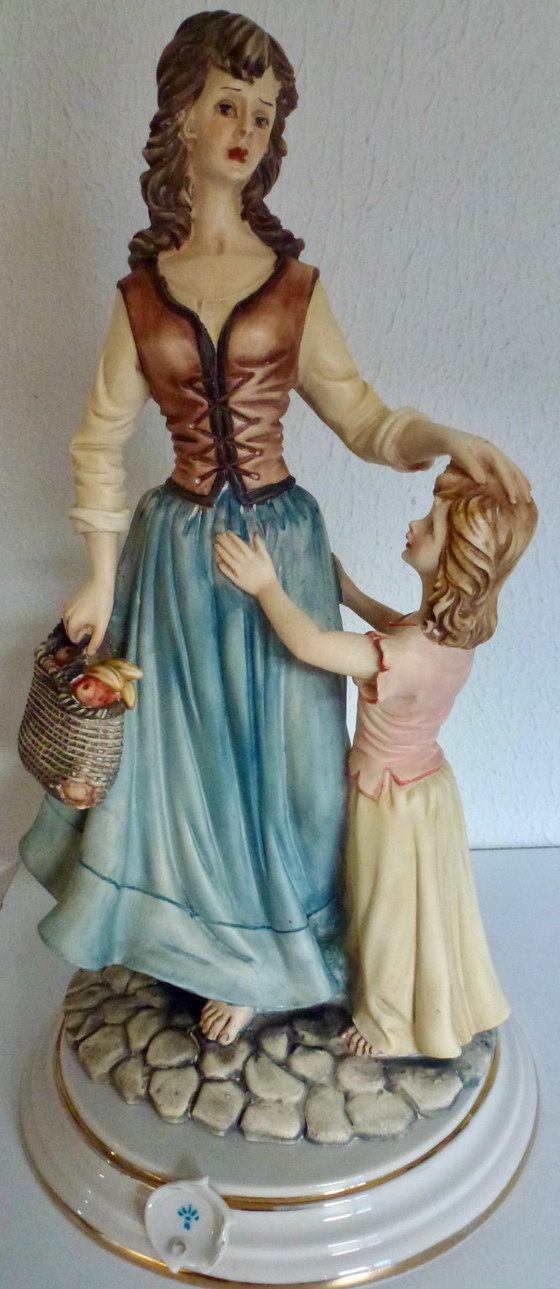 Image 1 of Capodimonte - Scaggiari - sculptuur, Moeder met Dochter - 35 cm.
