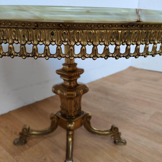 Round vintage Regency coffee table with marble onyx top 82cm – Brass (photo 8 of 9)