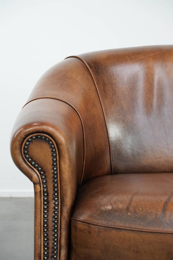 Image 1 of Vintage stoere 2-zits clubbank gemaakt van schapenleer