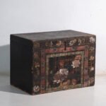 Baúl antiguo pintado en madera de pino – China, circa 1900 – Armarios de almacenamiento, Iron (photo 6 of 40)