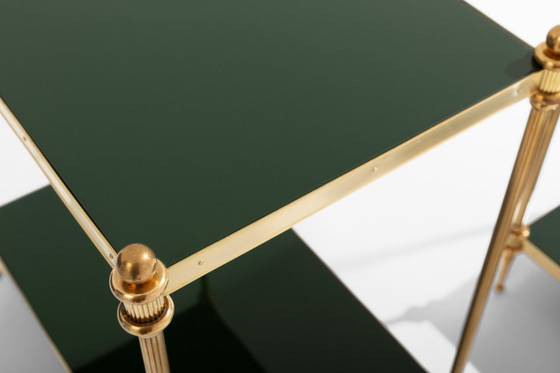 Image 1 of Coppia di tavolini laterali a due livelli Maison Jansen in ottone laccato verde, anni '70