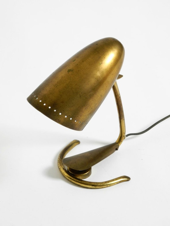 Image 1 of Lampe de table en laiton, rare et exceptionnelle, de style moderne du milieu du siècle.