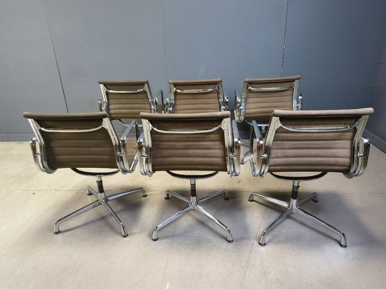 Image 1 of Paire de chaises de bureau vintage Eames pour Herman Miller EA108 Alu Range, années 1980 - lot de 6