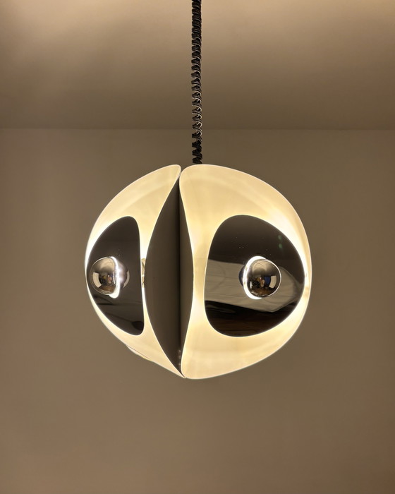 Image 1 of Goffredo Regianni Italien Space Age Pendelleuchte, 1970er Jahre, weiß lackiertes Metall &amp; Chromschilde, Mid Century, Industr