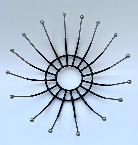 Image 1 of Fruttiera scultorea in metallo – Mid-Century Modern, circa anni '60/'70