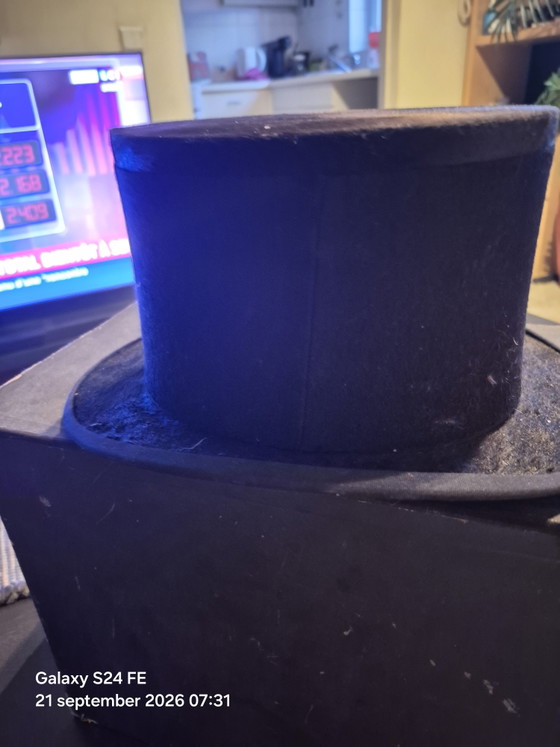 Velvet Antique Hat – John Wright & Sons, Decorative Objects, Silk (photo 6 of 15)