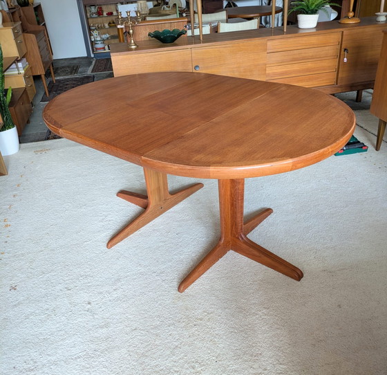 Image 1 of Table de salle à manger ronde extensible vintage en teck danois