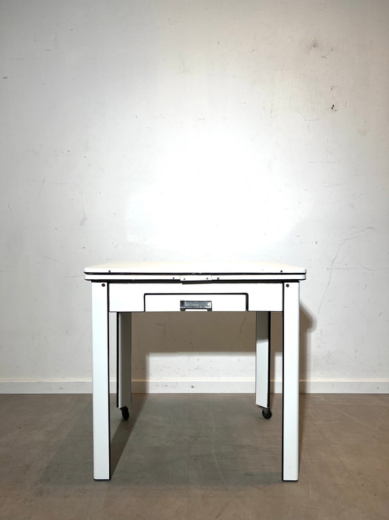Mesa plegable de esmalte blanco de los años 50 – Mesas de comedor (photo 3 of 5)
