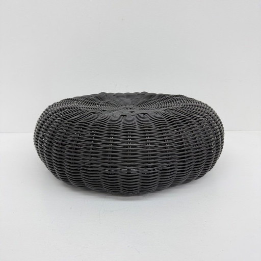 Ronde poef van gevlochten kunststof, donkergrijs