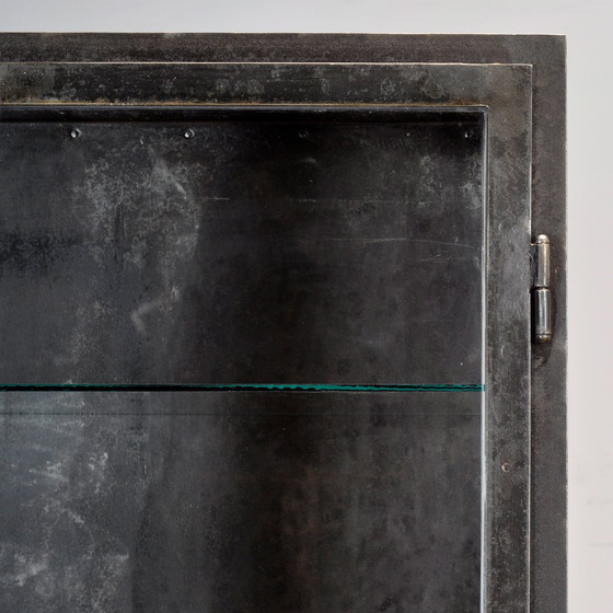 Image 1 of IJzeren medisch kabinet, jaren 1930