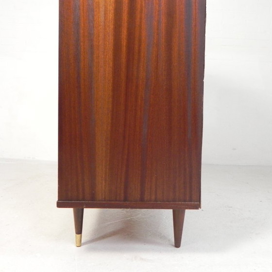 Image 1 of Vitrina de estilo futurista con puertas correderas de cristal, Bélgica, década de 1960.