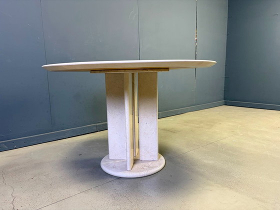 Mesa de comedor redonda francesa de travertino, década de 1970. – Mesas de comedor, Stone (photo 5 of 10)