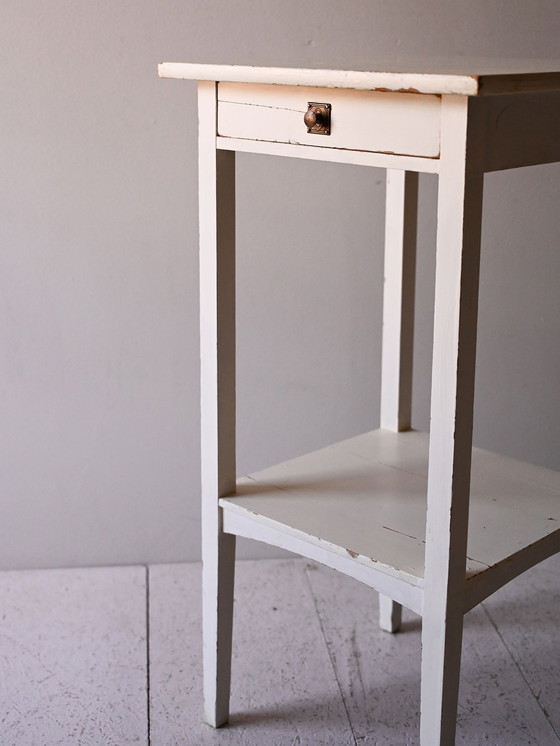 Image 1 of Paar mid-century Scandinavische witgeschilderde nachtkastjes