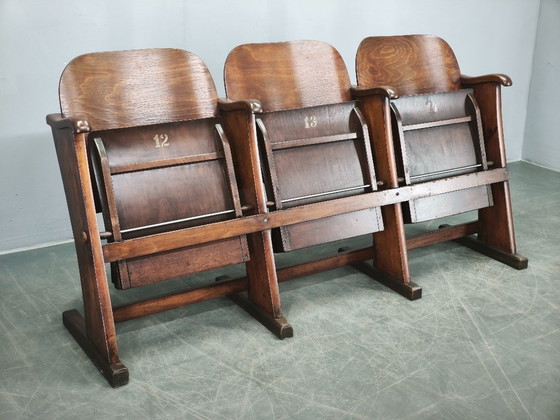 Image 1 of Zeldzame Tsjechoslowaakse bioscoopbank met drie zitplaatsen uit de jaren 1920, in Thonet-stijl.