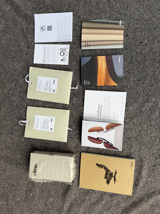 Image 1 of 2 poltrone lounge Vitra Eames XL originali con poggiapiedi, in pregiata pelle nera e palissandro Santos, NUOVE!!