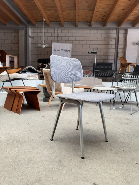 Image 1 of Silla Ahrend Revolt tapizada gris