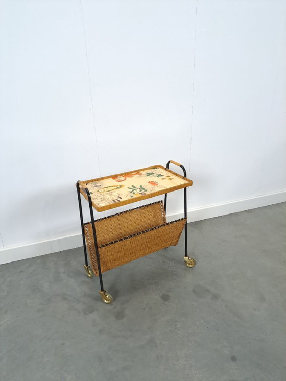 Image 1 of Tijdschriftenrek met formica dienblad op wielen, bijzettafel