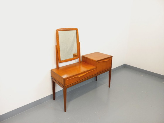Image 1 of Kleine vintage Scandinavische teakhouten kaptafel met spiegel uit de jaren 60