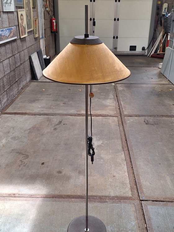 Image 1 of Herda staande schemerlamp met houten fineerkap