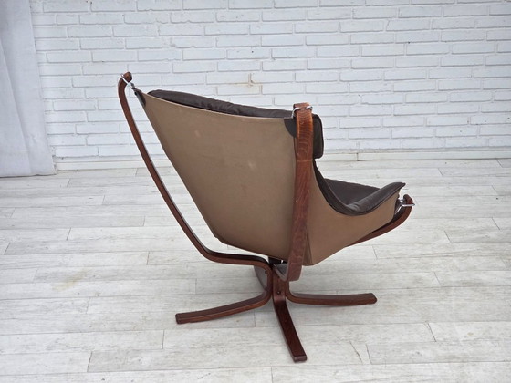 Image 1 of Années 1970, design norvégien de Sigurd Ressel, modèle de fauteuil lounge « Falcon ».