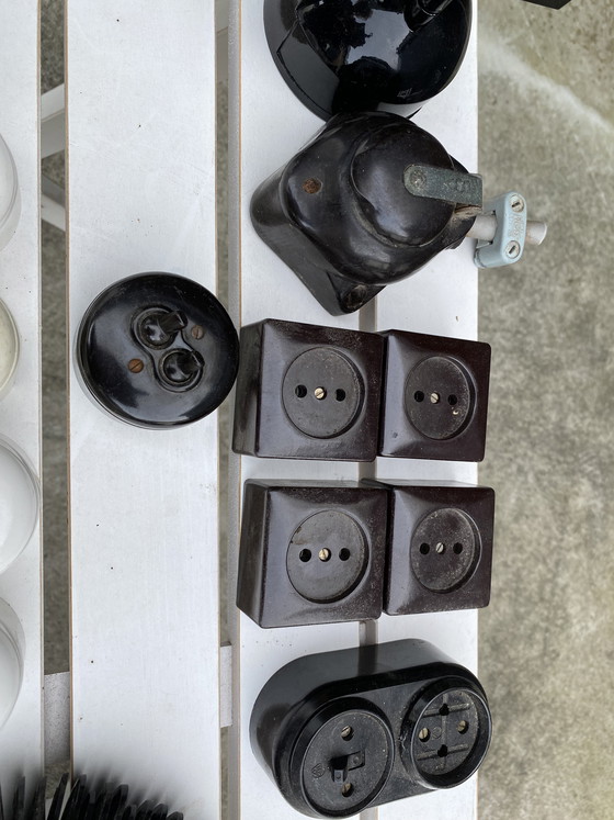 Image 1 of Lot de vieux interrupteurs en bakélite