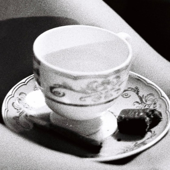 Image 1 of Kunstfoto „Tomas Urbelionis“ – „Eine Tasse Aphrodisiakum 2“