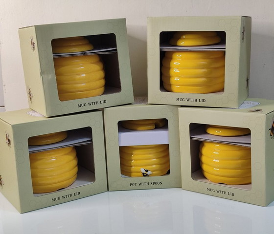 Image 1 of 4 "beehive" cups with lids + 1 "beehive" sugar bowl