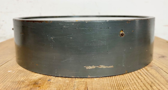 Image 1 of Donkergrijze industriële fabriekswandklok van IBM, jaren 50