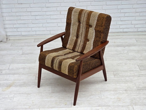 Image 1 of Fauteuil danois des années 1970, bois de teck, tissu d'ameublement en laine.